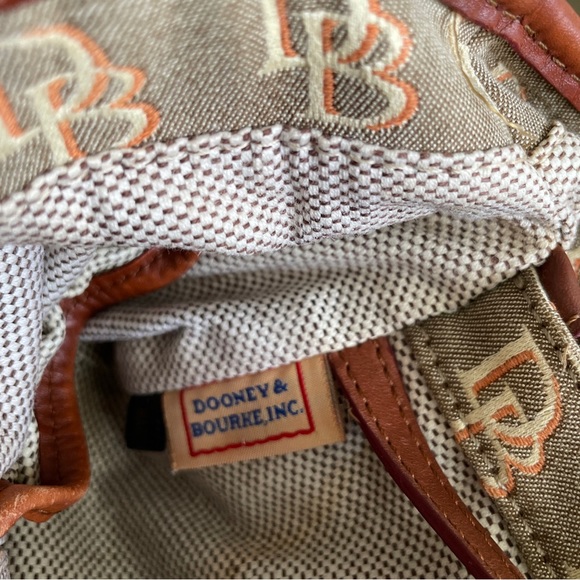 Dooney & Bourke Monogram Signature - Picture 2 of 11